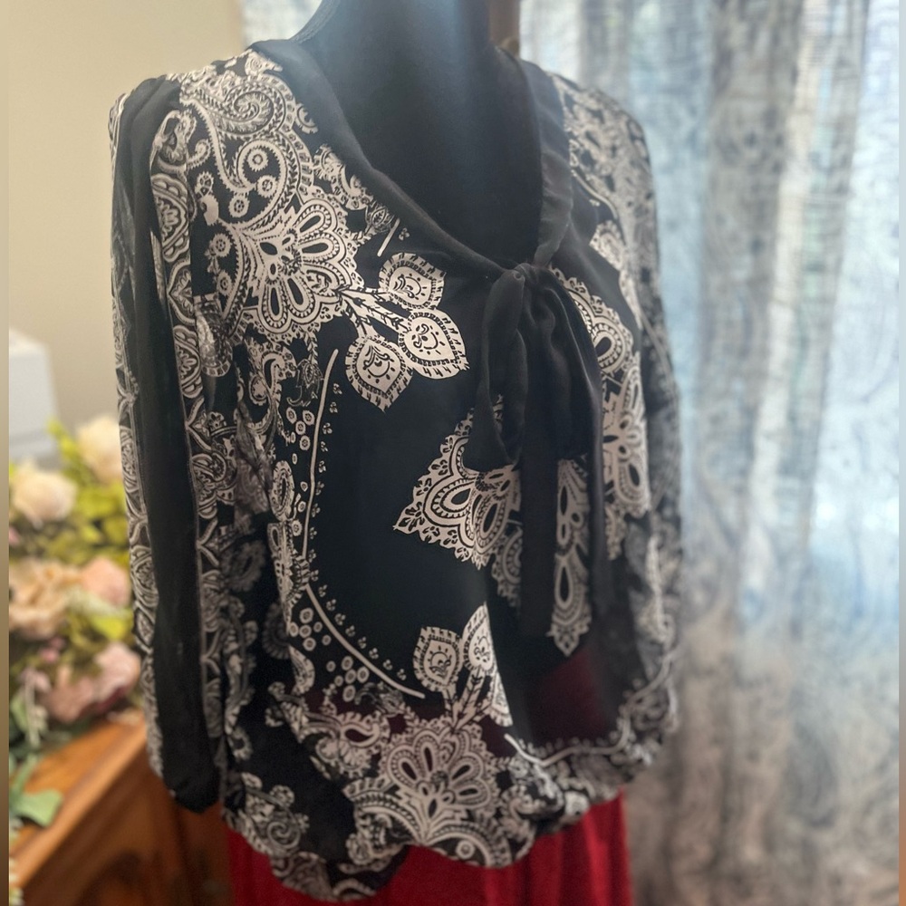 Avenue Black and White Patterned Top